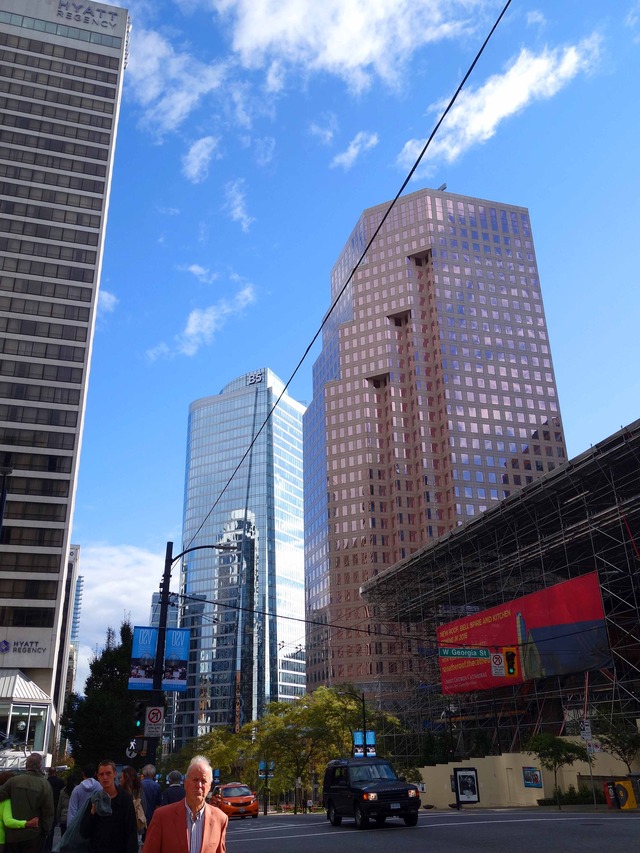 W Georgia St と Burrard St の交差点 4_edit