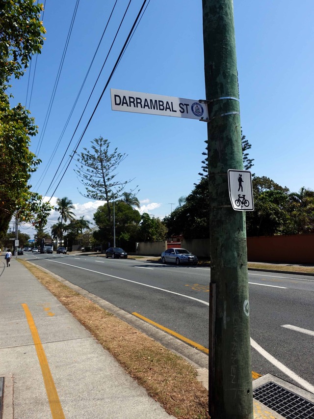 Thomas Dr と Darrambal St の交差点_edit