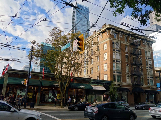 Robson St と Burrard St の交差点 7_edit