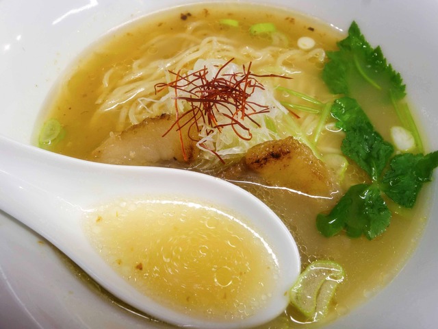 XO醤薫イベリコ豚の玄瑛流ラーメン 4_edit