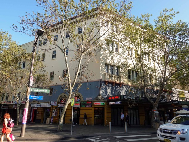 Darlinghurst Rd と Roslyn St の交差点_edit