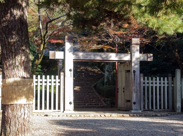 織田信長居館跡・冠木門 2_edit