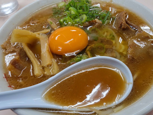 中華そば中盛肉入 + 生玉子 5_edit