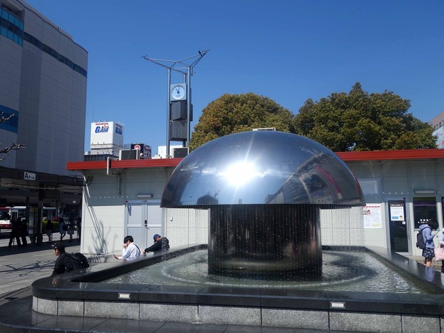 JR 広島駅前の噴水 2_edit