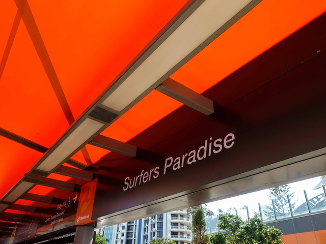 Surfers Paradise 駅 1_edit