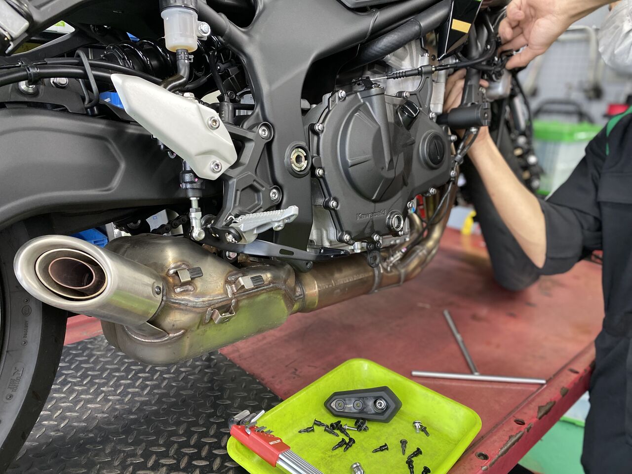 よしぞー HEPTA FORCE TSS レーシングサイクロン | ヨシムラジャパン