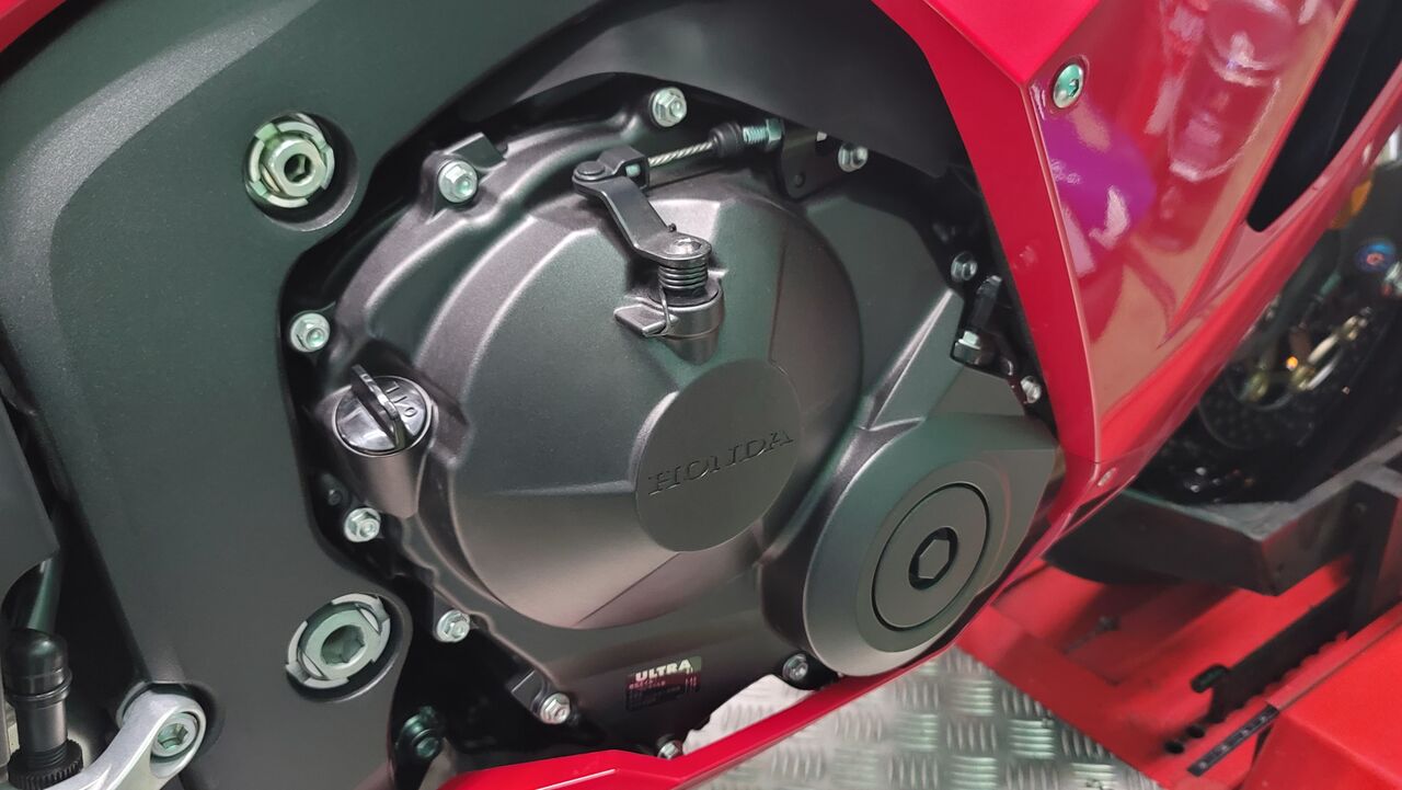 CBR-RR様確認 ホンダ CBR1000RR-R FIREBLADE SP 2024年式 8BL-SC82の諸元・スペック