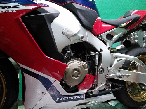 CBR1000RR SC77 04