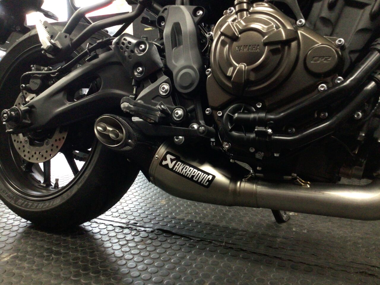 MT-07 XSR700 アクラポビッチ　フルエキゾーストマフラー　JMCA仕様 AKRAPOVIC（アクラポビッチ） マフラー 送料無料 MT-07 XSR700