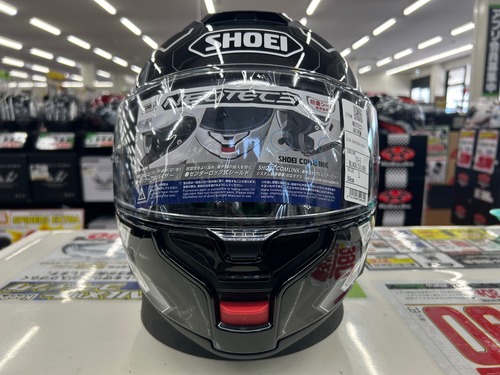智辯和歌山ヘルメット 2022年スーパーフォーミュラで 使用するヘルメットです。 アライ