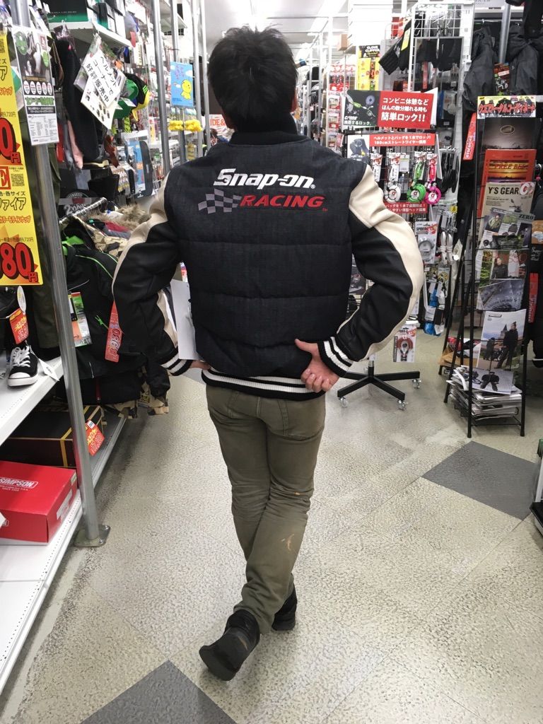 Snap-onのジャケットを着せてポーズまでとらせませした!(爆) 奈良2りんかん_Snap-on_ジャケット_パーカー_バイク用品_ヘルメット_車検