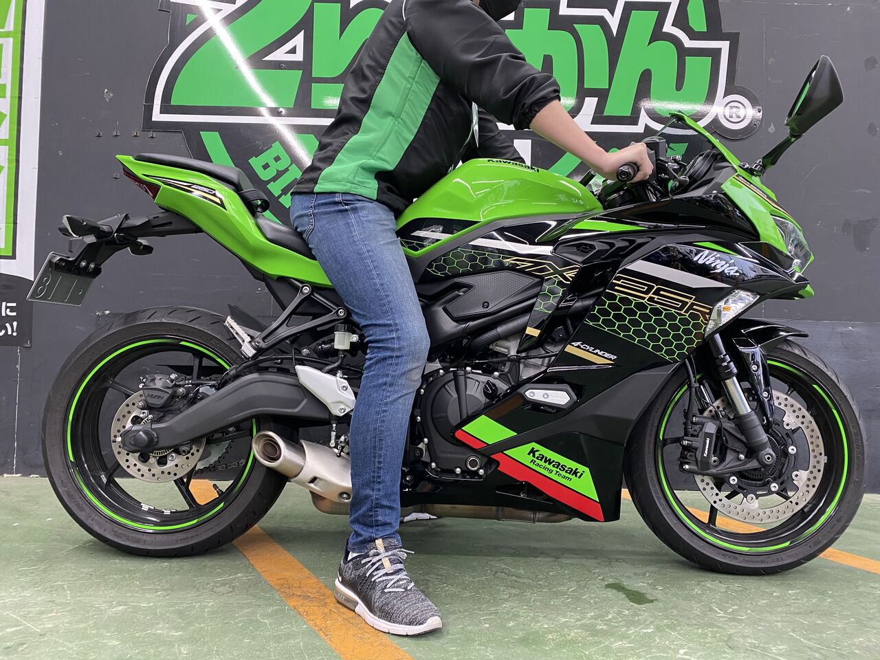 ☆【ZX-25R】足つき比較してみました♪【レンタルバイク ☆【ZX-25R】足つき比較してみました♪【レンタルバイク