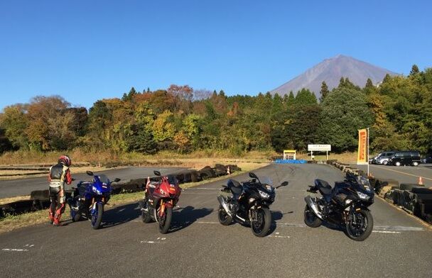 ラジアル・バイアス乗り比べ徹底比較！？ピレリ・BS・IRC : 2りんかん