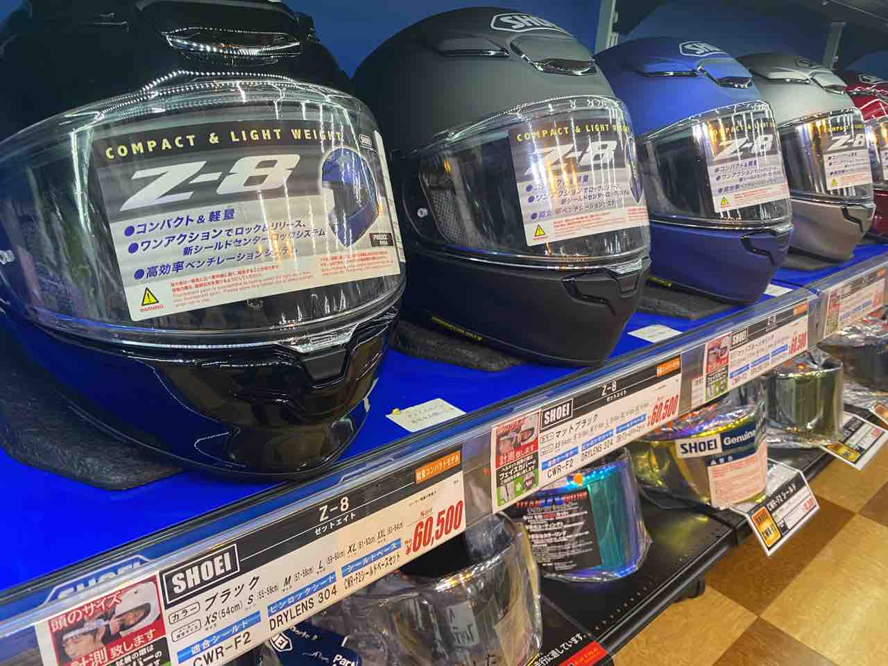女性の胸像 金属製 角のあるヘルメット 剣 台座付 女性の胸像 金属製 角のあるヘルメット 剣 台座付