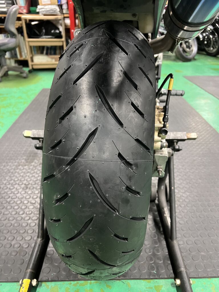 ダンロップ　スポーツマックス　GPR300 前後セット　ZX-4R外し ダンロップ スポーツマックス GPR-300 130/70ZR16 (バイク用