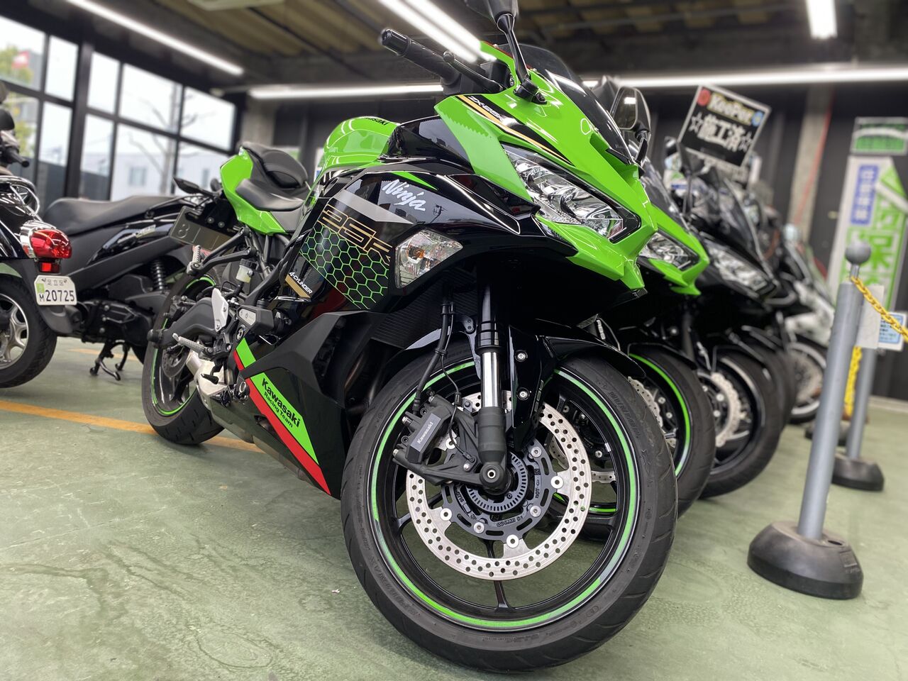 ☆【ZX-25R】足つき比較してみました♪【レンタルバイク ☆【ZX-25R】足つき比較してみました♪【レンタルバイク