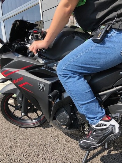 R25