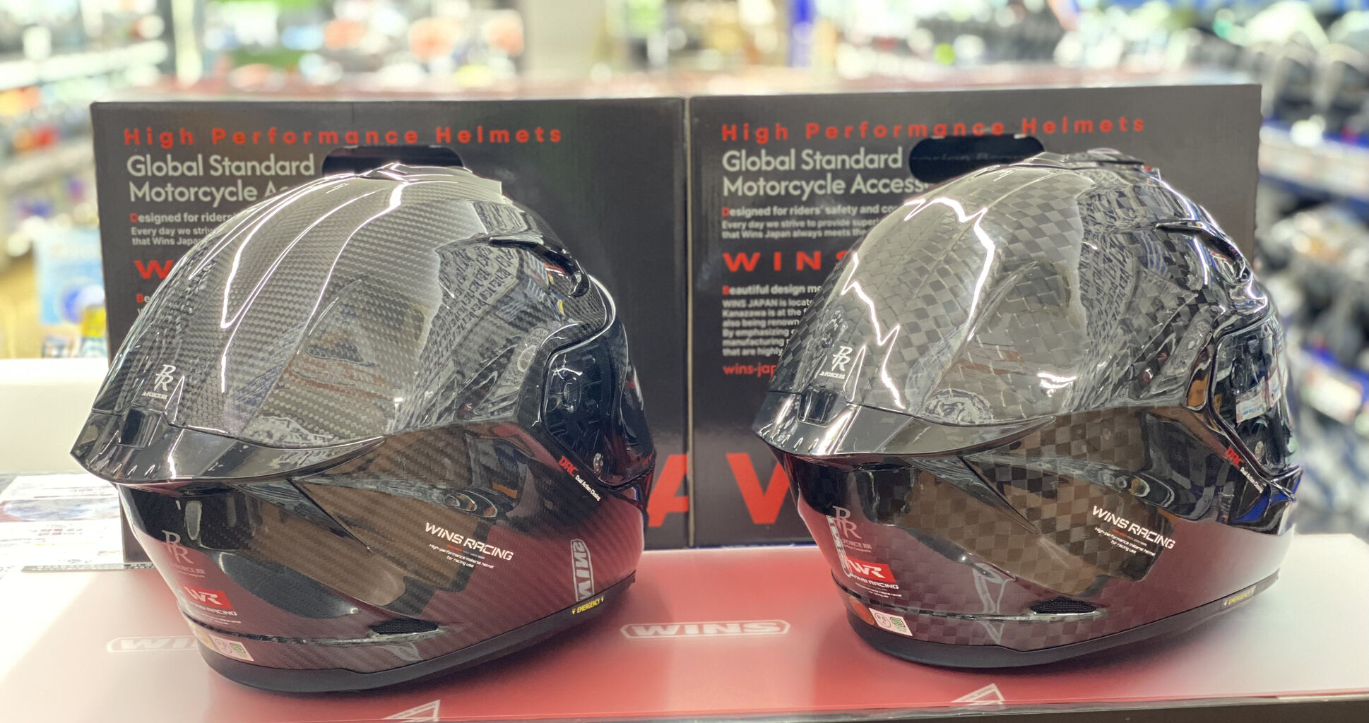新潟 WINSスポーツレーシングカーボンヘルメット入荷