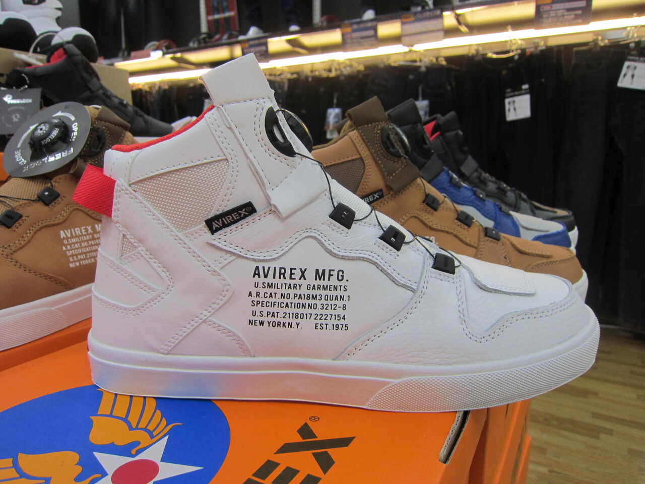 フリーロック搭載のバイカーカジュアルスニーカーです。 : 2りんかん