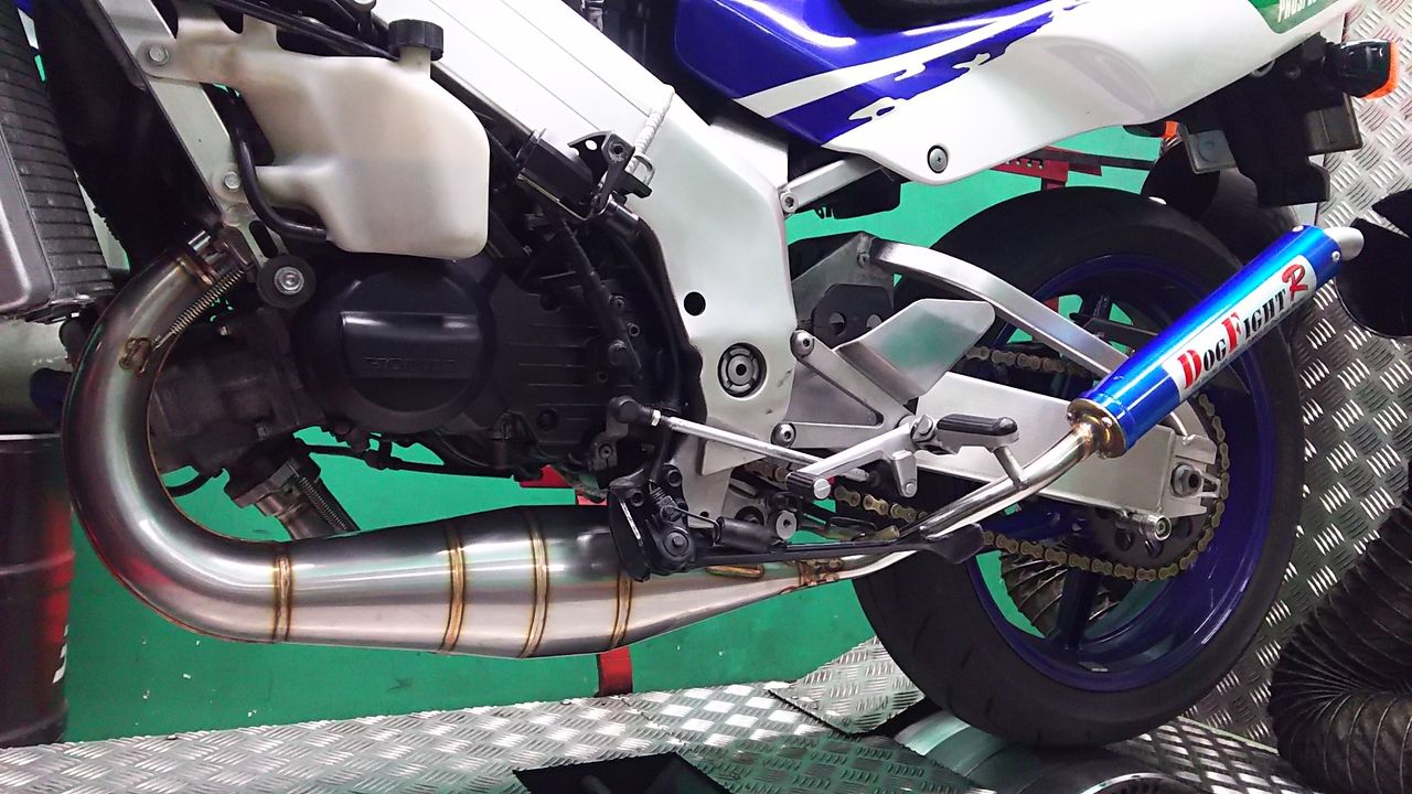 ＮＳＲ50専用チャンバー新品未使用の出品です。手巻きハイパワータイプ NSR50専用のチャンバーで新品未使用です 純正カウル対応