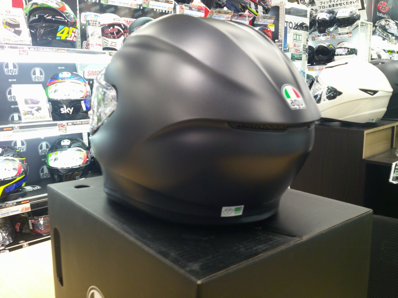 AGV フルフェイスカーボンヘルメット　k6 mサイズ 世界トップクラスの軽さを実現したAGVのフルフェイスヘルメット「K6