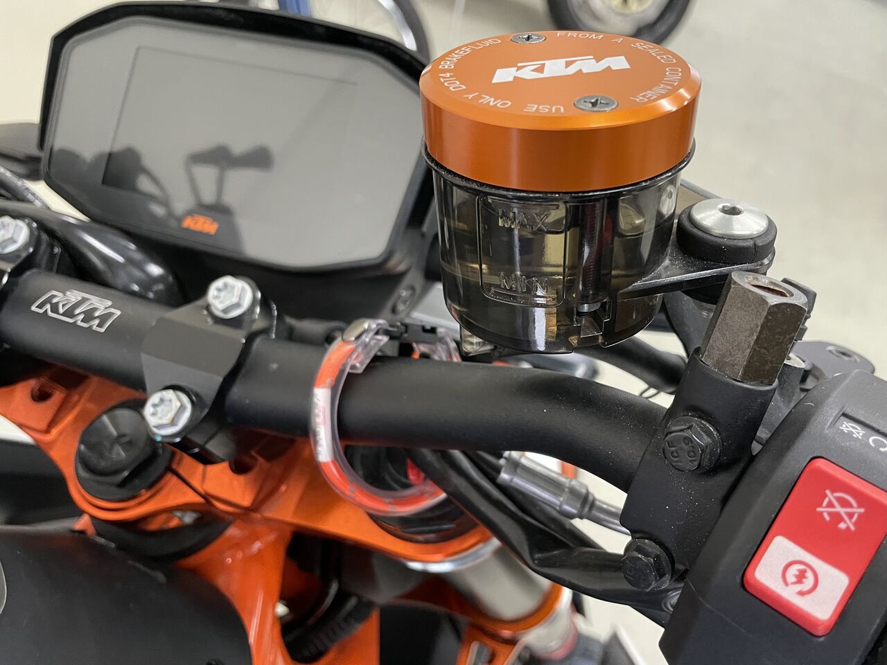 ⭐️自賠責付き❗️KTM.DUKE200⭐️オイル・ブレーキフルードなど新品交換済みで快調⭐️ ブレーキオイルリザーバー リア KTM Duke 125 / 200 (2011-2016) GSG