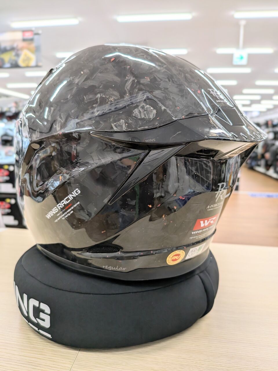 横浜戸塚2りんかん】話題のカーボンヘルメット新柄入荷！ : 2