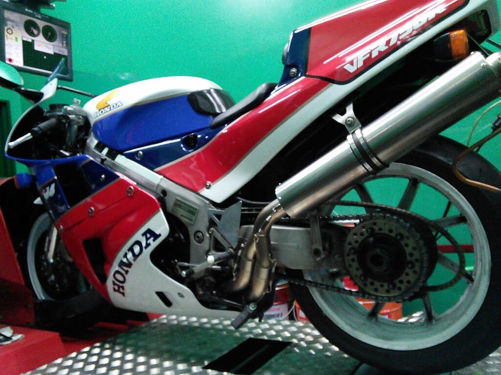 RC30 VFR750R テールカウル　純正　輸出仕様　白ゲル　良品　程なく塗装できる。 馬力測定RC30 VFR750R フルチューン車 動画有り！和光 : ２