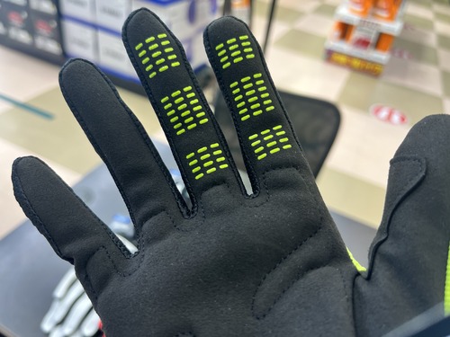 2りんかん_バイク_用品_香川_東讃_中讃_西讃_丸亀市_東かがわ市_丸亀市_坂出市_善通寺市_観音寺市_三豊市_さぬき市_琴平町_三木町_宇多津町_綾川町_多度津町_まんのう町_直島町_土庄町_小豆島町_四国中央市_新居浜市_西条市_徳島_鳴門_板野_吉野川_阿波_阿南_美馬_春夏_グローブ_FOX_ダートパウグローブ_シリコンプリント加工