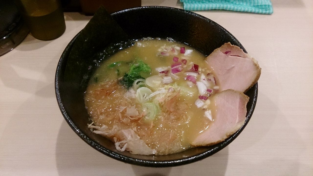 鶏白湯醤油らーめん 上弦の月 蒲田 しらけんの日記 鶏白湯醤油らーめん 上弦の月 蒲田 しらけんの日記
