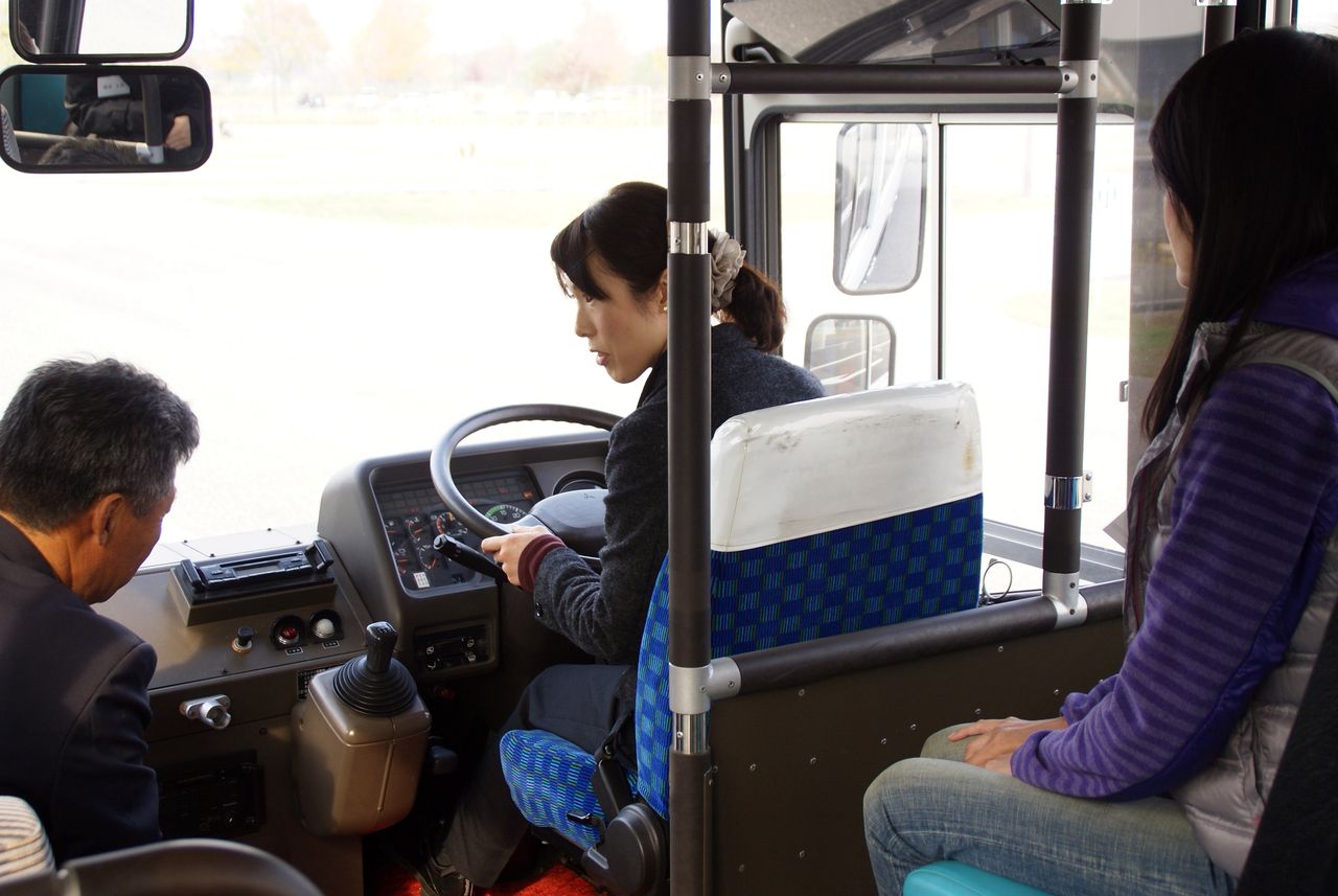 バス 運転 手 女性京成 バス 女性 運転 手 イラスト画像集