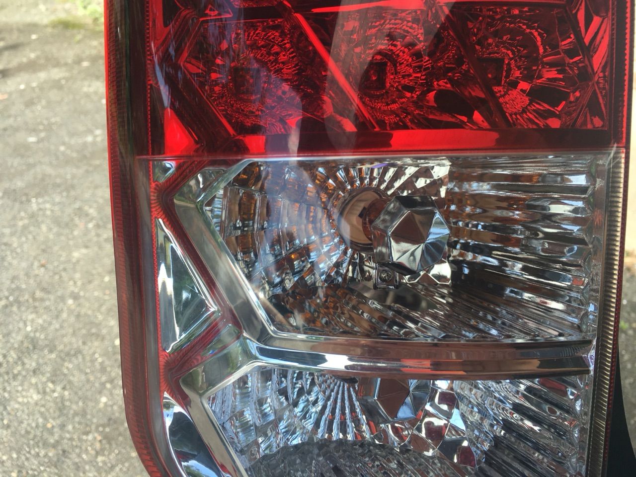 カローラルミオン LEDテール装着作業 : 痛車RC製作所 BadLegFactory