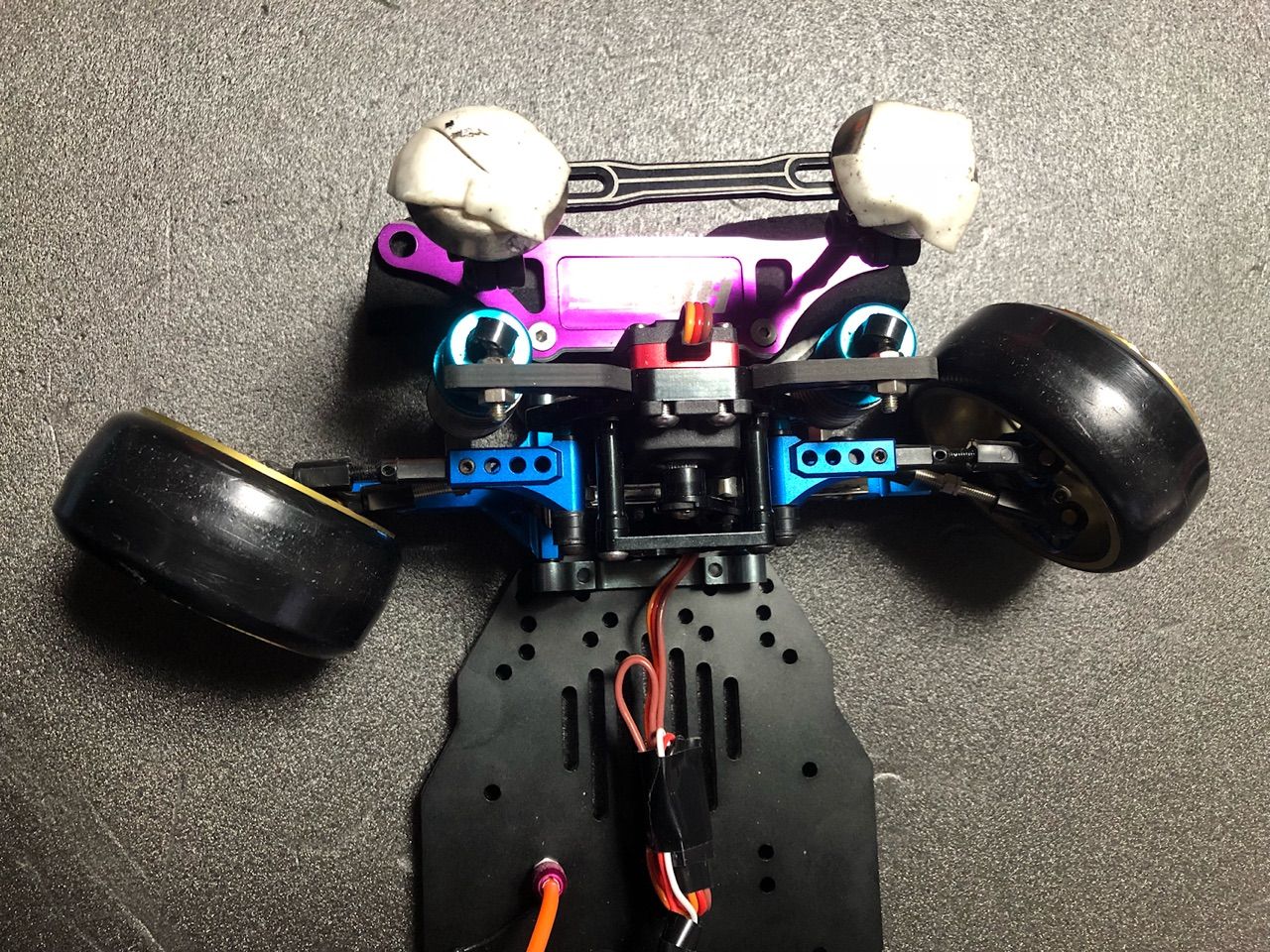 壊れたラジコン操作機 赤いラジコンカー - おもちゃ修理と電子工作