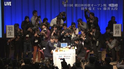 将棋の藤井聡太さんの現実、「りゅうおうのおしごと！」の設定を超える勢い