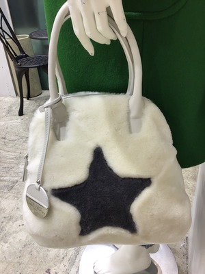 EEBB0837-ABD0-456B-83C7-CDB9A7802320