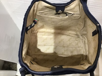 5C041397-3DE8-48F0-917D-3BA645858776