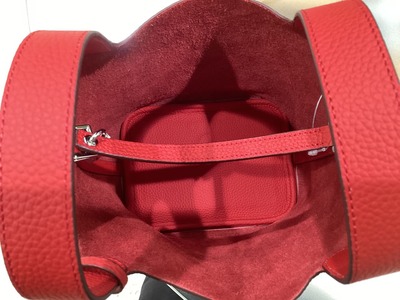 FCB754D6-C0A8-4480-8123-816E2601E36F