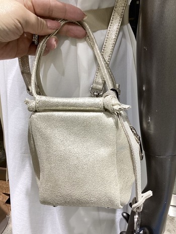 83B60EEF-DD73-4077-BE89-BB31017AEDE4