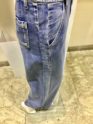 B91F6898-4D23-4EFE-9004-64036FEF94B0