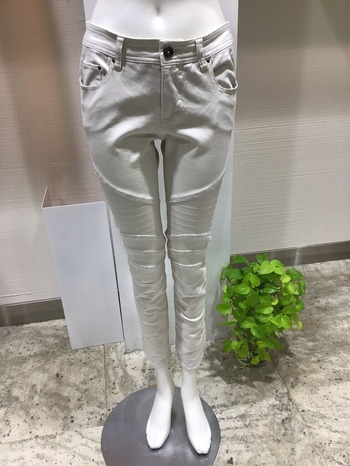 1D6772F3-EFA1-49AE-8AE5-AE2F1B215373