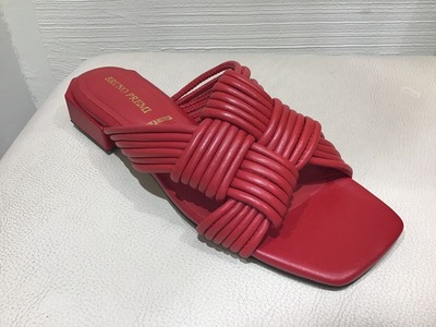 E4B083F9-30E0-4284-BCBC-56F0BF9DFF4F