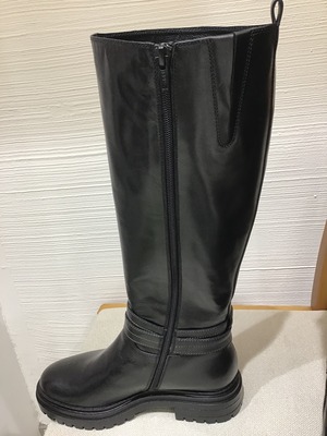 40A5D65B-3DCE-45B8-89F9-A7BB883B6104