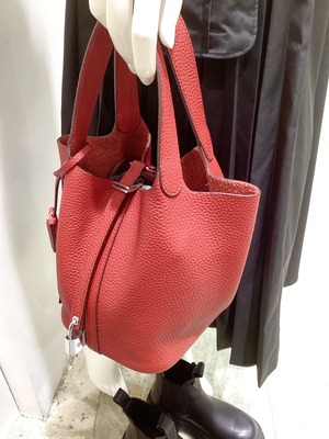 E5FAE75B-13E5-4E44-87CE-3022348B9B00