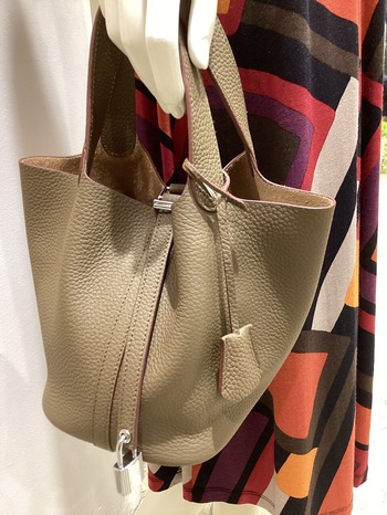 FEAC409A-8A36-449F-AB2E-773B98B2634A