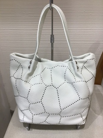 7C972377-125B-44B5-9B76-F671D518F827