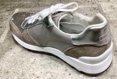 3DB3E435-1E4D-4726-9AFC-C99B54C34EC7