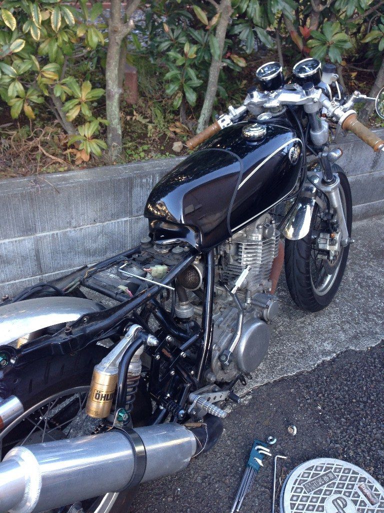 SR400 SR-D シート FRP 黒ゲルコート DELL-SARA