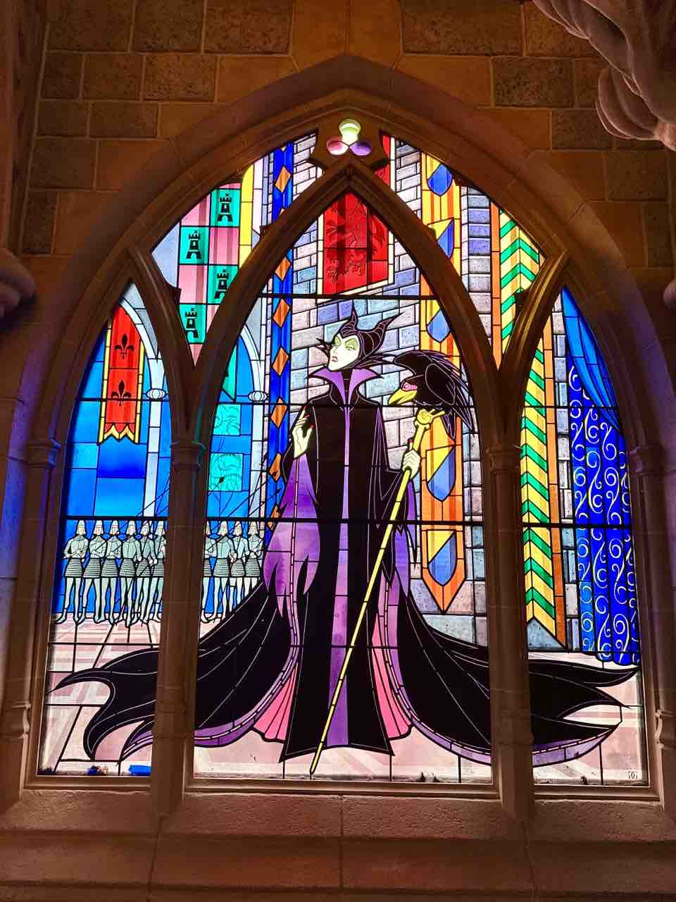 ディズニーランド パリ ステンドグラス オーロラ城 オーロラ姫の