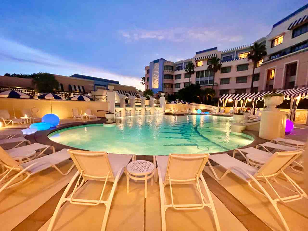 体験レポ アンバサダーホテルのナイトプール開幕 噂のdヲタくんのディズニーレポート