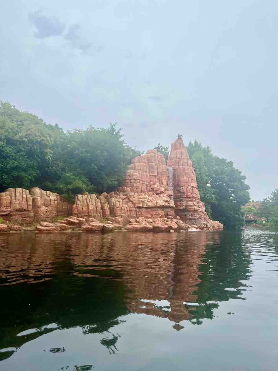 カヌーに乗ると発見できる隠れミッキー 噂のdヲタくんのディズニーレポート